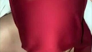 Bokep indonesia big cock stretches tight jilbab pussy wide open