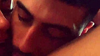 Loira e ruiva babam meu pau antes de meter na buceta delas