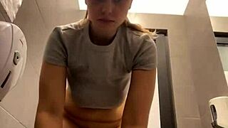 Curvy amateur squirts unbelieveably hard fingered outdoors in public