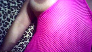 hey babe, feel this italian cock stretch your shaved pussy backstage?