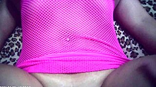 hey babe, feel this italian cock stretch your shaved pussy backstage?