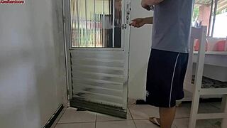 Vizinha manda enteada pedir ovos pra mim foder cuzinho
