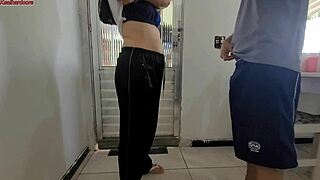 Vizinha manda enteada pedir ovos pra mim foder cuzinho