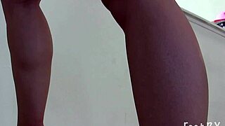 FOOT PUMPING FETISH TOES BAREFOOT ACTION!