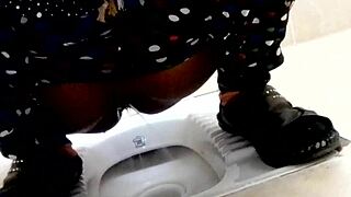 Girlfriend Boldly Pees For Her Friend