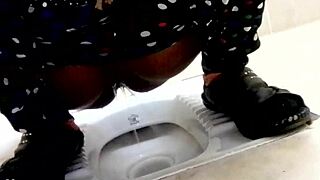 Girlfriend Boldly Pees For Her Friend