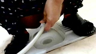 Girlfriend Boldly Pees For Her Friend