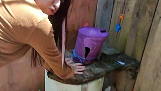 CAUGHT Hottie Peeing Beach Wants To Mamar Cock