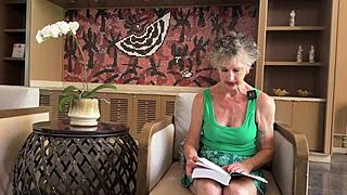 JUICY VIRGIN LOSING IT IN LONDON