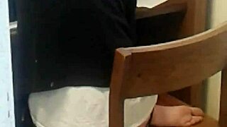 lesbian feet worship and licking fetish play