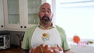 My pervy step papa gets thanks from violet gems in kitchen sucking