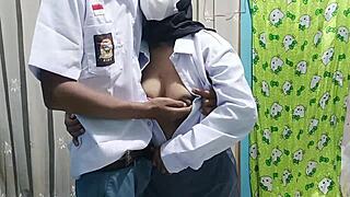 siswi celebrates graduation bent over boyfriend doggystyle