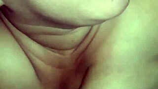 damn she's gushing cum and piss all over that whore's tight ass