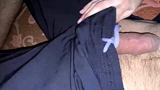 Aunty Gets Horny and Sucks Cock Eagerly in Homemade Video