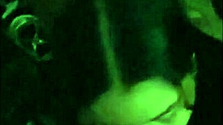 hijastra de 18 anos seduce a su padrastro para follarla duro en casa