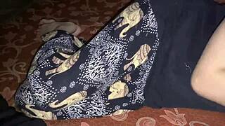 Aunty Gets Horny and Sucks Cock Eagerly in Homemade Video