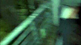 hijastra de 18 anos seduce a su padrastro para follarla duro en casa