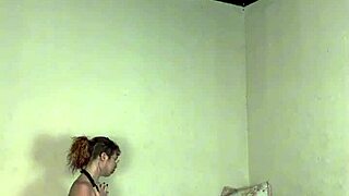 quer dar o cuzinho pro boy da amiga nos bastidores?