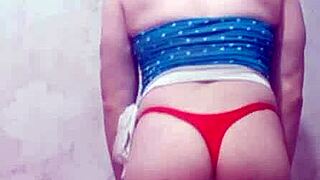 Carolcross twerks sexy in thong panties