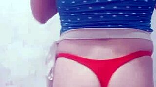 Carolcross twerks sexy in thong panties