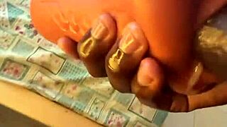 Muscular bodybuilder grabs huge black cock for deepthroat sextoy play after work