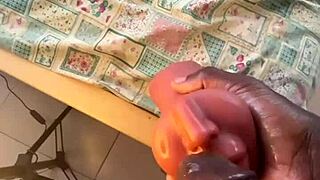 Muscular bodybuilder grabs huge black cock for deepthroat sextoy play after work