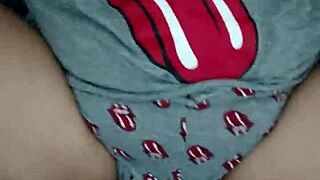 ドスケベアジア熟女がマンコ奥まで硬ちんぽガンガン