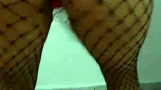 gostosa shakes big ass and tits in sexy dance