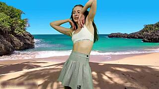 i'm obsessed watching her dance beach panty-free big pussy flashing