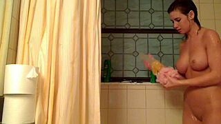 Russian babe plays steamy oral games in the bath