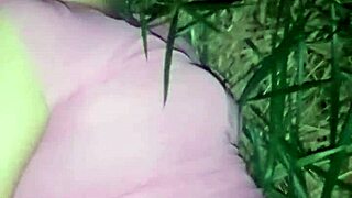 safada calls me to the bushes, i eat her juicy pussy and cum hard inside