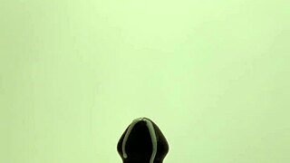 latexi69 teases ass with buttplug in latex play