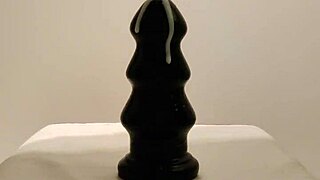 latexi69 teases ass with buttplug in latex play