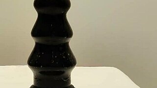 latexi69 teases ass with buttplug in latex play