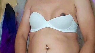 damn que rica this transsexual looks stroking her hard cock so teasingly!