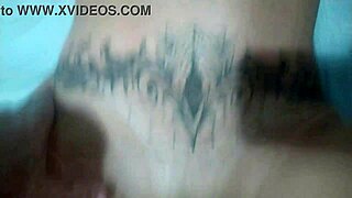 você quer ver a casada madura gemendo enquanto o novinho enche sua buceta de porra?