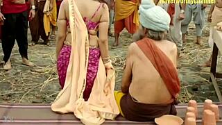 Bubbly chubby Indian beauty flaunts deep navel and girlfriend curves