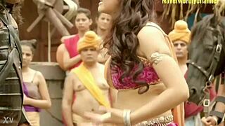 Bubbly chubby Indian beauty flaunts deep navel and girlfriend curves