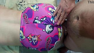 SE NÃO ME DER A BUCETA VIRGEM conto para madrasta sobre PEITO PIERCING - teen bends over for BIG COCK doggystyle