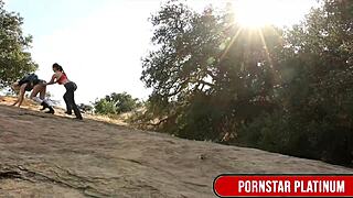 oh god sexy milf mindi mink eatin' blonde samantha rone's wet cunt so good in wild...