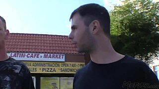 PORNSTAR STRUGGLES HARD TO GET MASSIVE COCK UP ON MOFOZO