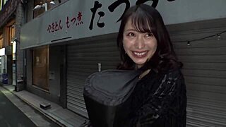 whoa uber delivery babe opens door and blows load in five minutes with juicy fellatio