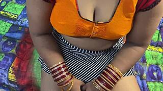 Boss's Exotic Indian Sister Fingers to Squirting Sex MMS Leak