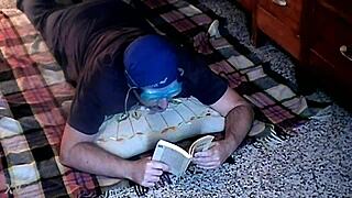 teased by roberta's strong foot odor italfetish