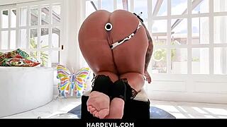 hey monica, that whip cream banana enema looks wild doesn't it?