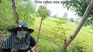 Thai Amateur Flashes Pussy Walking Roadside in Outdoor Garden Doggystyle Tease