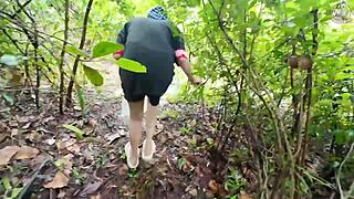 Thai Amateur Flashes Pussy Walking Roadside in Outdoor Garden Doggystyle Tease