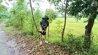 Thai Amateur Flashes Pussy Walking Roadside in Outdoor Garden Doggystyle Tease