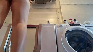 Gostosa's Big Ass Rebolas Wildly in Tight Panties