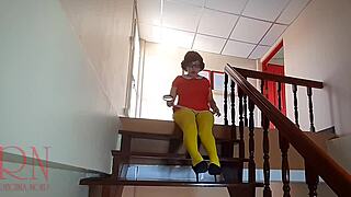 Velma Hunts Crime Clues in Scooby Doo Mystery